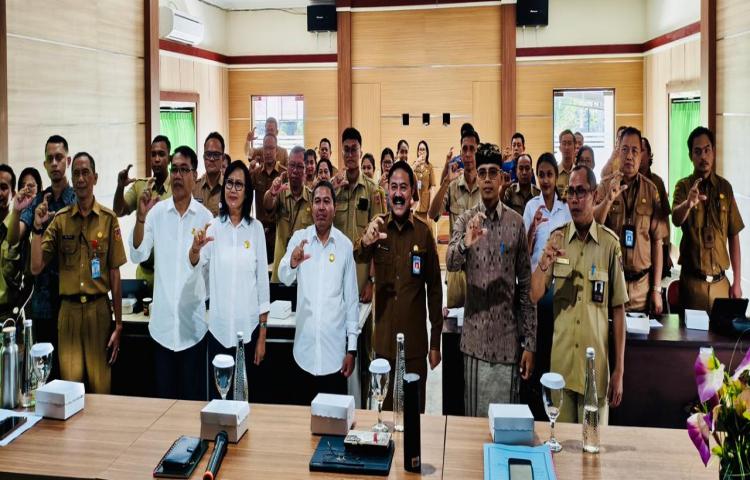 Komisi Informasi Provinsi Bali Launching E Monev KIP  2025 di Kabupaten Karangasem 